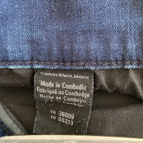 Calvin Klein Dark Wash Modern Bootcut Raw Edge Denim Classic Style Jeans  3464 - Picture 7 of 11